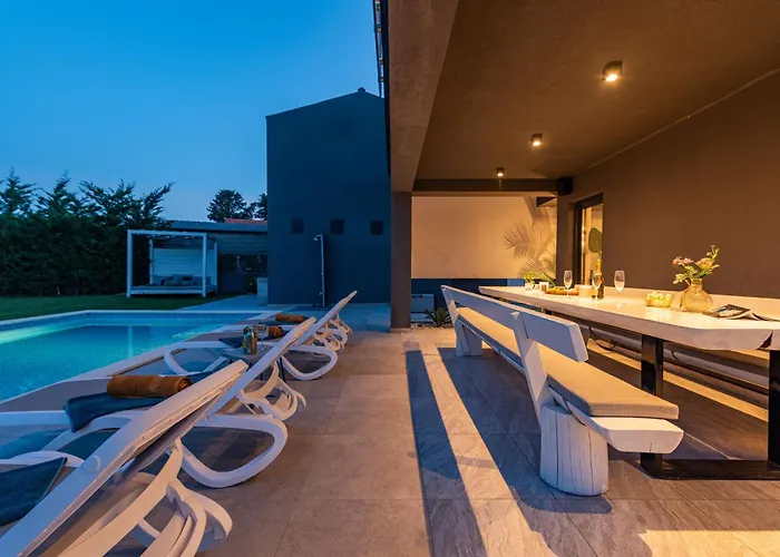 Lux Zadarvillas וילה *