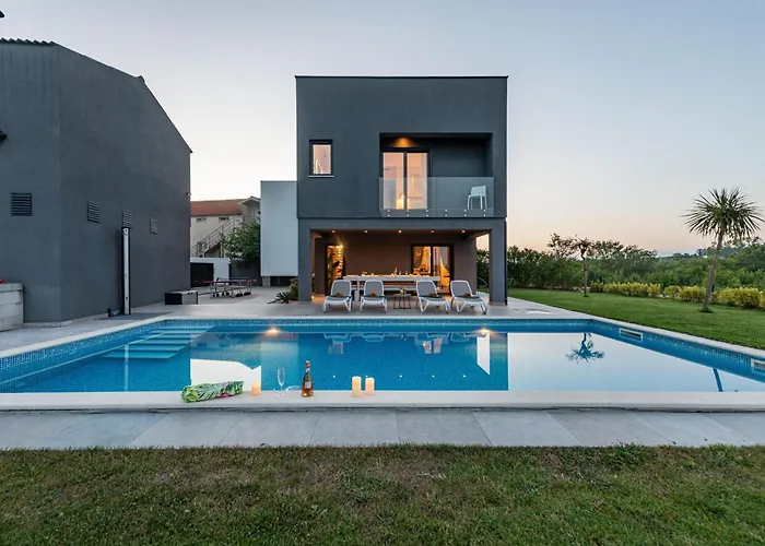 Lux Zadarvillas וילה