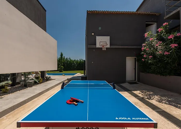 Lux Zadarvillas וילה *